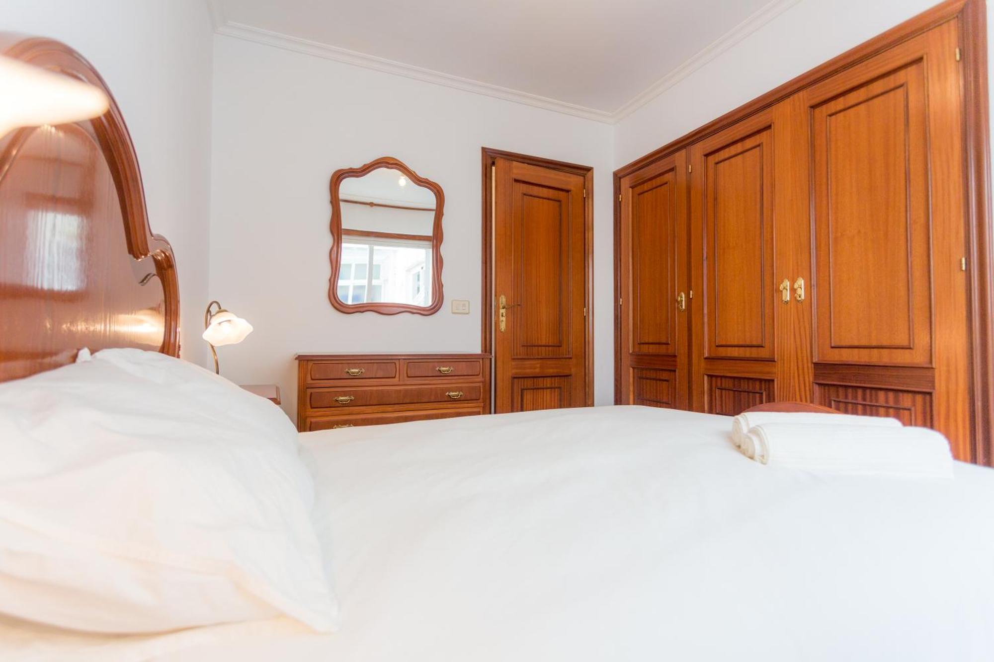 Disfruta De Melide En Este Amplio Apartamento Luaran gambar