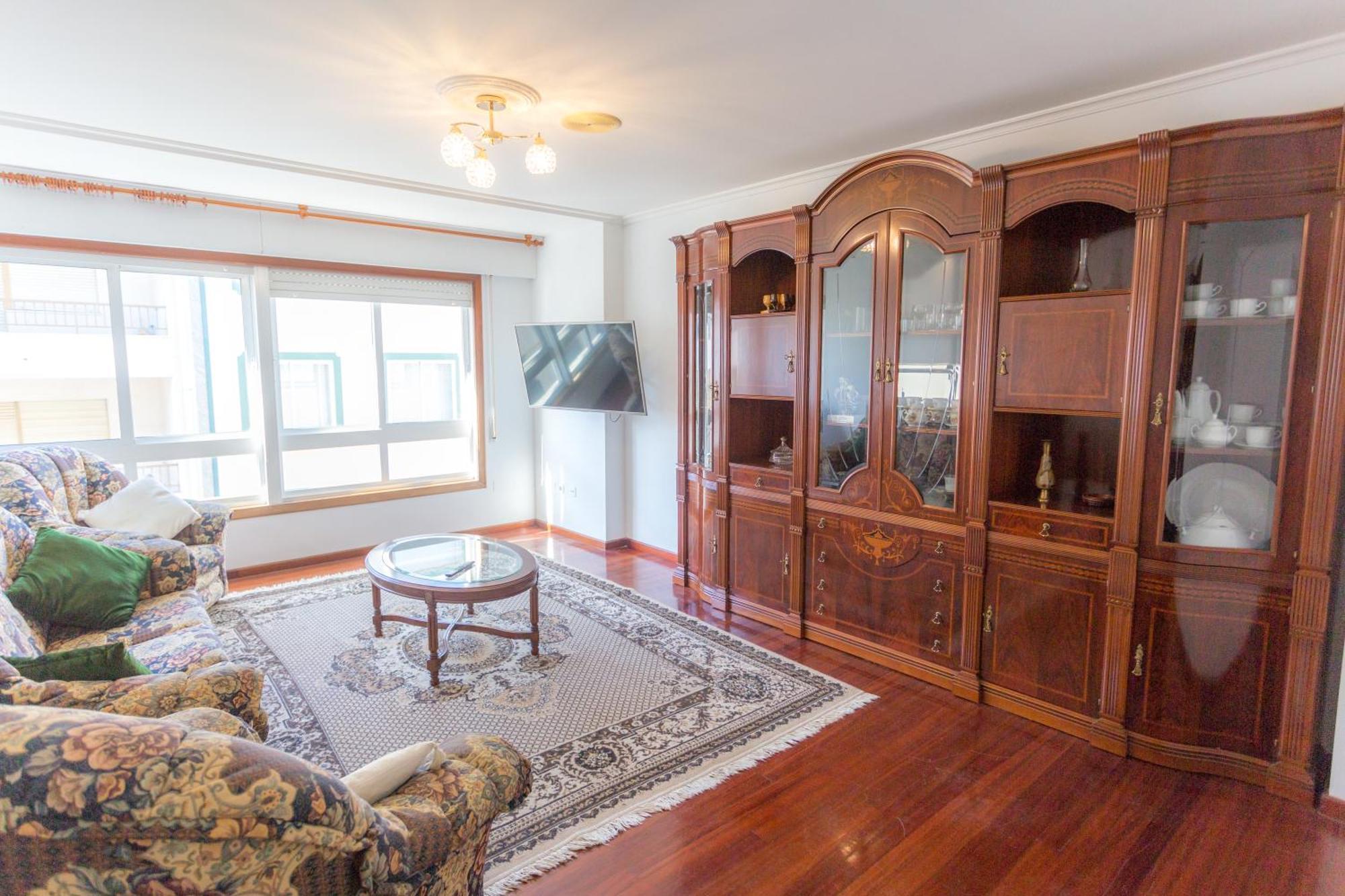 Disfruta De Melide En Este Amplio Apartamento Luaran gambar
