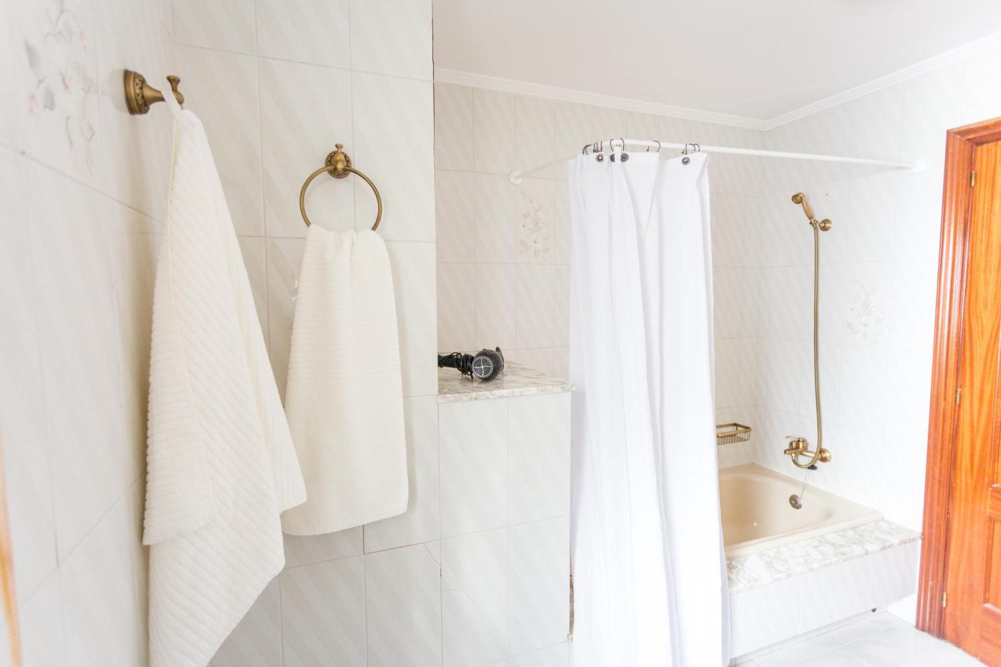 Disfruta De Melide En Este Amplio Apartamento Luaran gambar