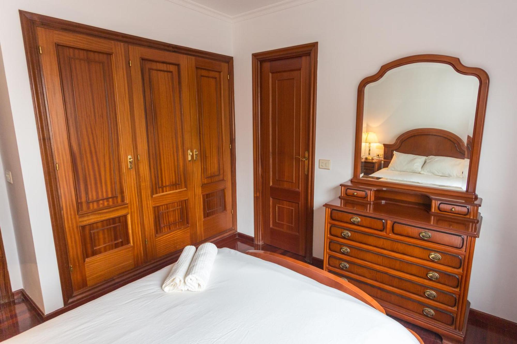 Disfruta De Melide En Este Amplio Apartamento Luaran gambar